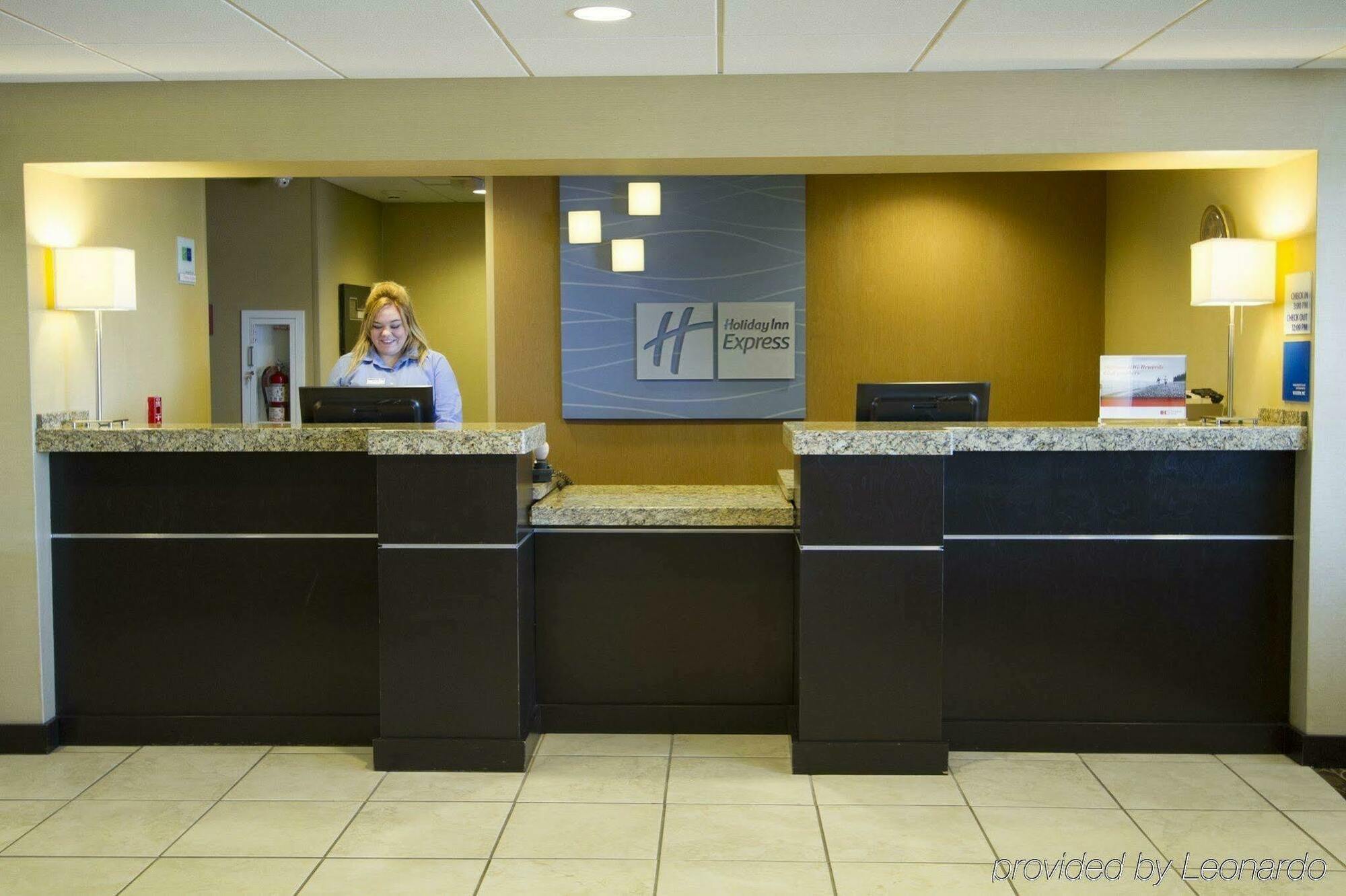 Holiday Inn Express Hotel & Suites Colby, An Ihg Hotel Экстерьер фото
